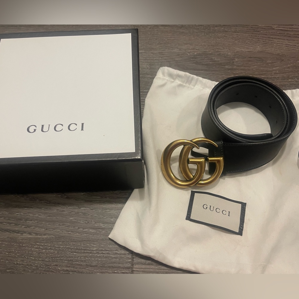 Gucci black leather belt with double G buckle